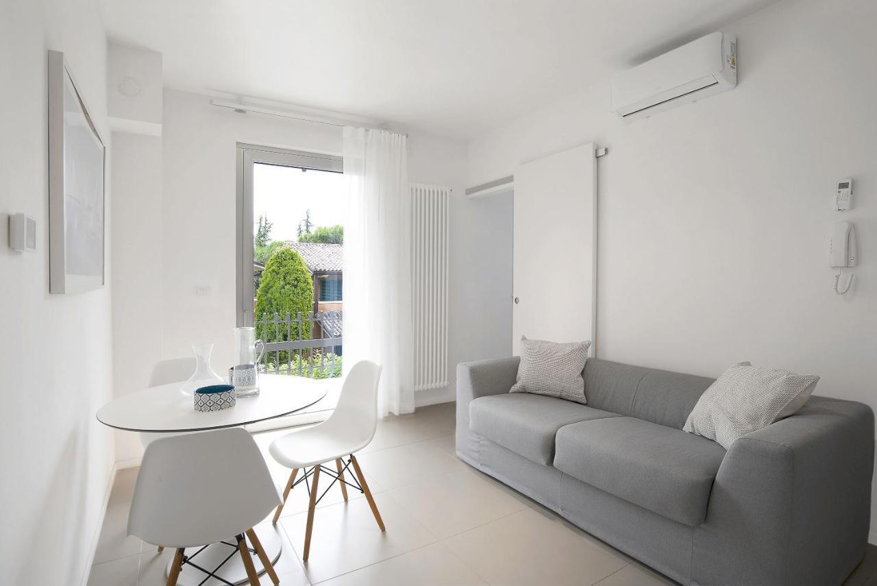 Baseventuno 4 Bilocale Lägenhet Sirmione Exteriör bild